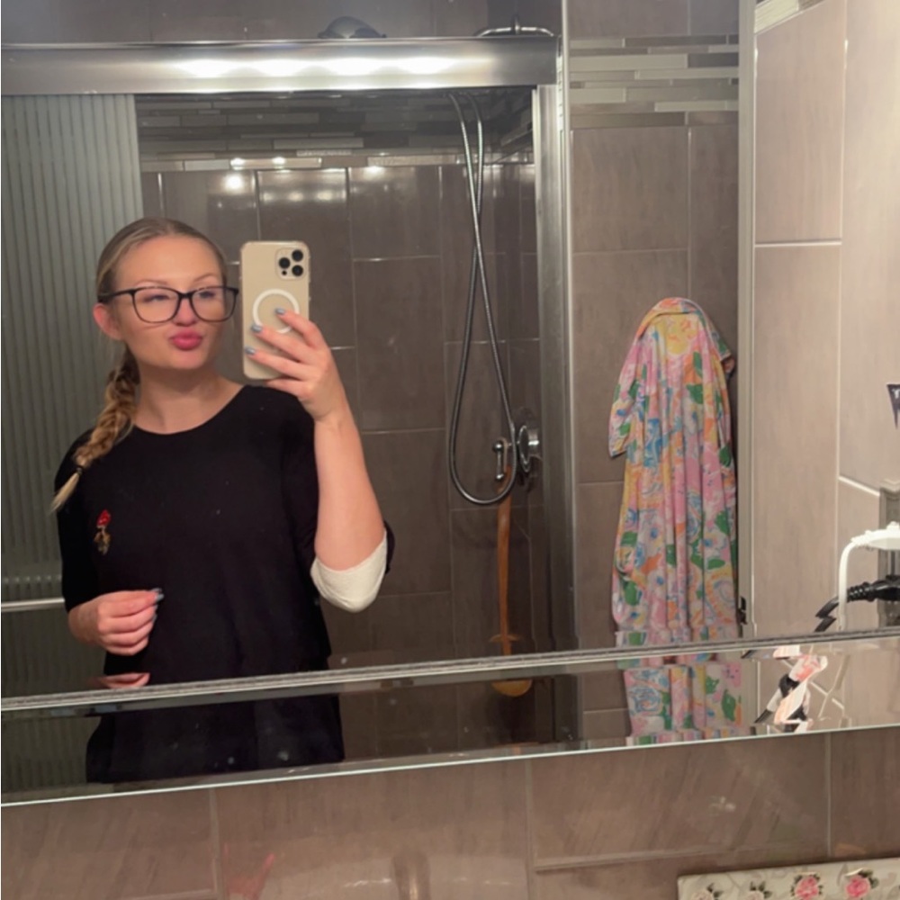 Meet your Posher, Alexandra